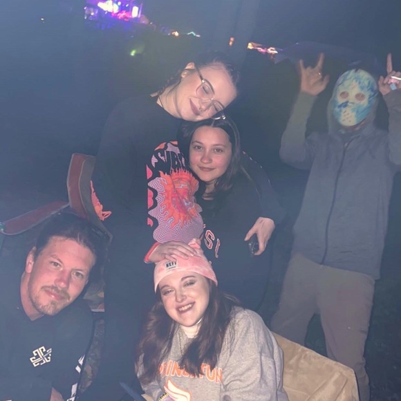 Meet your Posher, Chloe - Picture 2 of 6